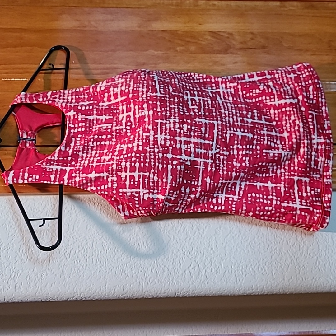 Athleta Cardinal Red And White Top 32b/C